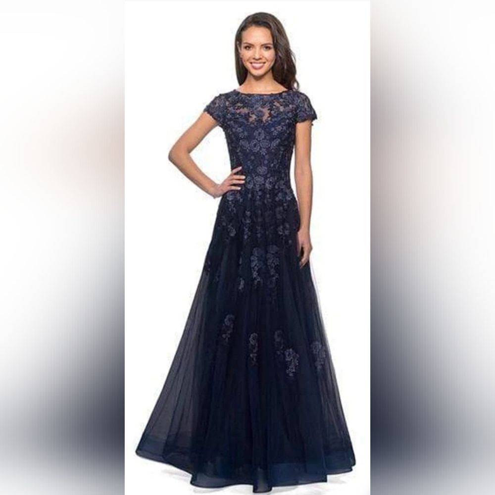 Elegant Navy Blue Lace Evening Gown